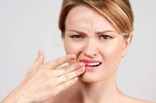 Symptomes du syndrome de Gougerot : bouche sèche et yeux secs et fatigue persistante